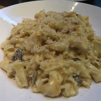 Yard House - Mac Cheese2 - New American Near Me - Irving, Texas Yard House - Mac Cheese2 - New American Near Me - Irving, Texas
