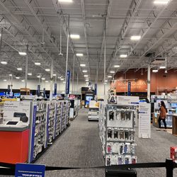 Best Buy - Citrus Park - Empty store definitely does not mean quick service!