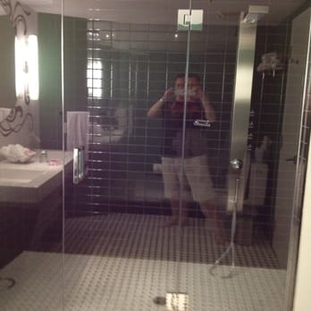 Hotel Chez Swann - Awesome shower - Hotels Near Me - Montreal, Quebec Hotel Chez Swann - Awesome shower - Hotels Near Me - Montreal, Quebec