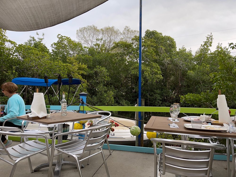 Blue Dog Bar & Grill