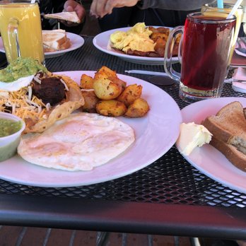 Momo's Cafe - Huevos Rancheros with pork. - American Near Me - Vallejo, California