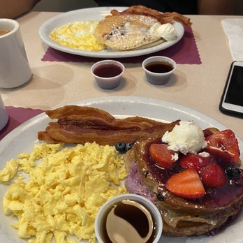 Blueberry's Cafe - Breakfast & Brunch Near Me - Naples, Florida