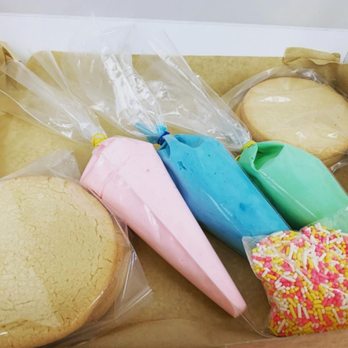 DeEtta's Bakery - Bakeries Near Me - Naperville, Illinois