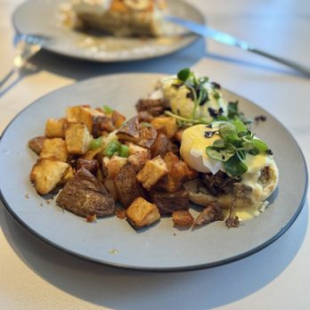 Early Bird Cafe - Ron Texas Benny Benedict - Breakfast & Brunch Near Me - Richmond, Texas