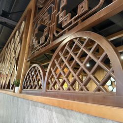 Ugly Dumpling - Interior partition.