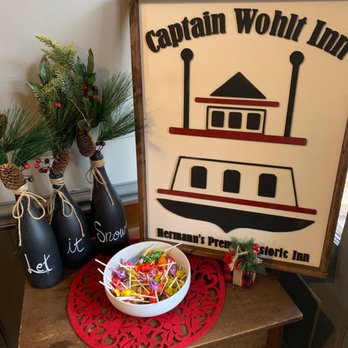 Captain Wohlt Inn - Front entry way - Hotels Near Me - Hermann, Missouri