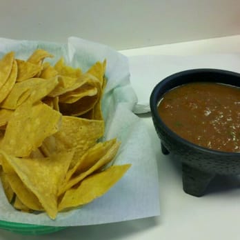 Mariscos 7 Mares - tortilla and a bowl of salsa - Mexican Near Me - Columbus, Ohio Mariscos 7 Mares - tortilla and a bowl of salsa - Mexican Near Me - Columbus, Ohio