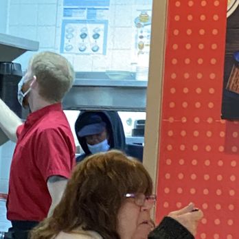 IHOP - Cook not wearing mask properly. - American Near Me - South Charleston, West Virginia