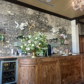 The Champagne Bar - Bar area - Wine Bars Near Me - Tampa, Florida