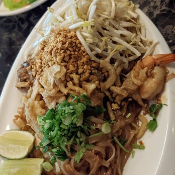 Pho Lantern Restaurant - Shrimp Pad Thai - Seafood Near Me - Buffalo, New York