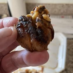 La Flor Pupusas Grill - Burnt chicken from my their fajitas plate. Eww!