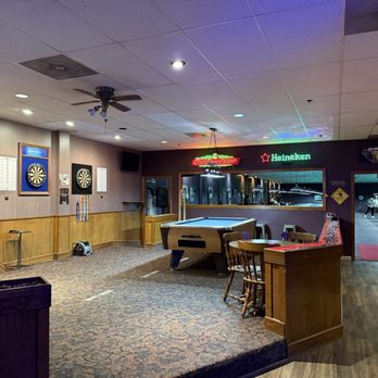 Towne Billiards & Bar - Pool Halls Near Me - Hamden, Connecticut