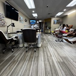Lee Nails & Spa - Salon