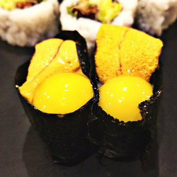 Senfuku - Uni with quail egg and crispy seaweed - Japanese Near Me - San Pedro, California Senfuku - Uni with quail egg and crispy seaweed - Japanese Near Me - San Pedro, California