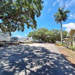 Lazy Oaks RV Park