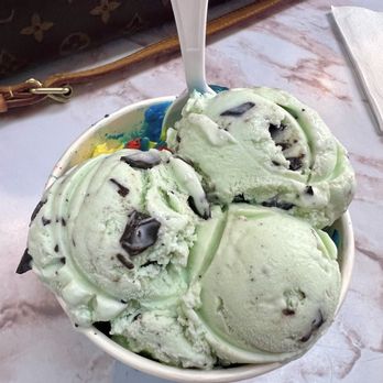 Pink Dipper - Chocolate Mint - Ice Cream & Frozen Yogurt Near Me - North Augusta, South Carolina Pink Dipper - Chocolate Mint - Ice Cream & Frozen Yogurt Near Me - North Augusta, South Carolina