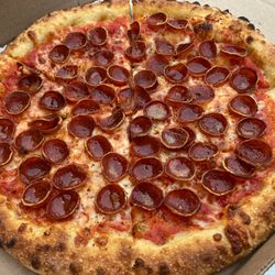 Maker Pizza Carlaw - Dr. Pepperoni