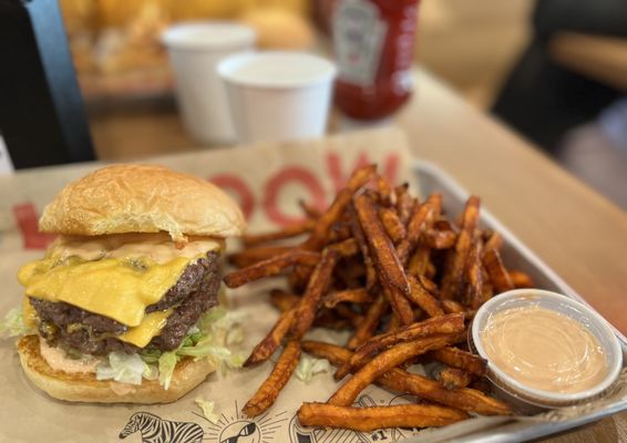 MOOYAH Burgers, Fries & Shakes by null