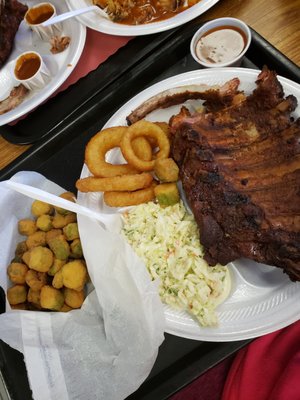Three Little Pigs Bar-B-Q by null