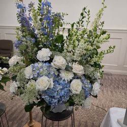 Crismon's Flowers - Funeral arrangement