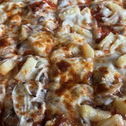 Detello's Pizza & Pasta - Mushroom, Onion, Pineapple, savory, sweet, hot gooey cheesy amazingness !