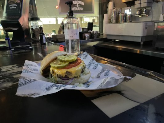 Burgers & Shakes by null
