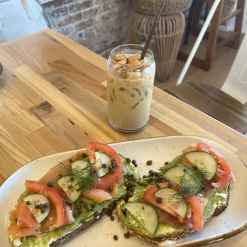 Three Birds Cafe - Avocado Toast with Smoked Salmon and Cinnamon Toast Crunch Latte - Cafes Near Me - Winter Garden, Florida