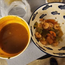 El Crudomingo - A comparison between the amount of food/broth.
