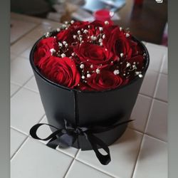 Akilah’s Cakes - Sweetheart box