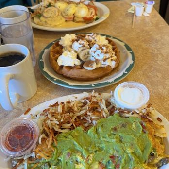 PJ Piper Pancake House - Banana Foster Waffles, Fajita omelette, and Florentine Benedict - Diners Near Me - Cedarburg, Wisconsin PJ Piper Pancake House - Banana Foster Waffles, Fajita omelette, and Florentine Benedict - Diners Near Me - Cedarburg, Wisconsin