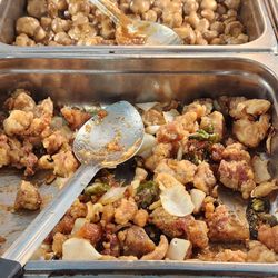 Flaming Buffet - BOTTOM-Jalapeno chicken (bomb!). TOP-Mushrooms.