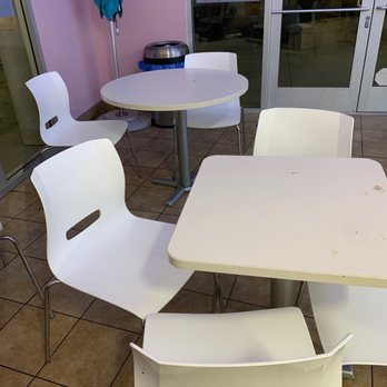 Baskin Robbins - Imperial Beach - a table and chairs in a restaurant - Ice Cream & Frozen Yogurt Near Me - Imperial Beach, California