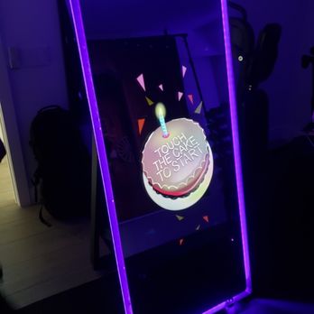 Flores Photobooth - Photo Booth Rentals Near Me