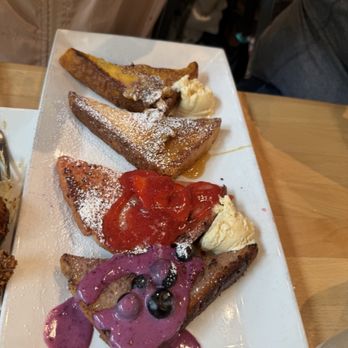 Batter & Berries - French Toast Flight - Breakfast & Brunch Near Me - Chicago, Illinois Batter & Berries - French Toast Flight - Breakfast & Brunch Near Me - Chicago, Illinois