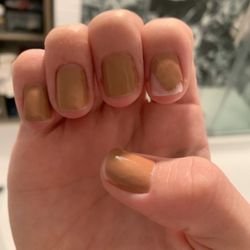 Mary Nail Salon - Chipped nails after a few days.