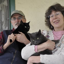 Meadow Creek Ranch Bed & Breakfast Inn - Inn keepers Willie and Diana WIlcoxen and their cats.