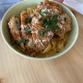 Rhody Roots - Build your own Mac and cheese with fried chicken and buffalo sauce - Gluten-Free Near Me - Warren, Rhode Island