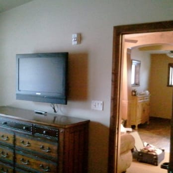 Cable Mountain Lodge - The flatscreen tv in the bedroom and a little bit of the living room. Sorry guys, my photography skills are VERY bad. - Hotels Near Me - Springdale, Utah Cable Mountain Lodge - The flatscreen tv in the bedroom and a little bit of the living room. Sorry guys, my photography skills are VERY bad. - Hotels Near Me - Springdale, Utah