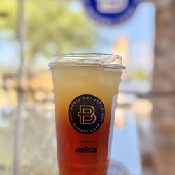 A refreshing Peach Arnold Palmer on a hot summer day ^_^