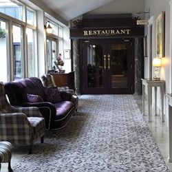 The Rose Hotel - Restaurant & waiting area