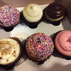 Smallcakes A Cupcakery - Sprinkles, red velvet, carrot cake, strawberry: WORTH EVERY PENNY- delicious, moist, powerful flavors!