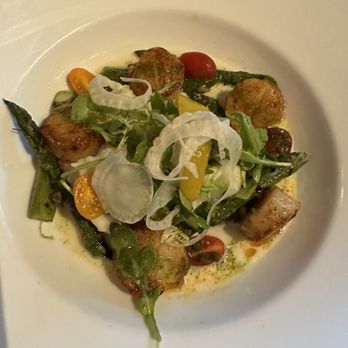 Napa Valley Bistro - Pan Seared Sea Scallops on cauliflower potato purée is yummy - New American Near Me - Napa, California