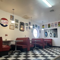 Flashbacks Fountain & Grill - The general cosmetics of the place