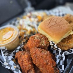2 Bros & A Chick - Spicy lemon pepper wings