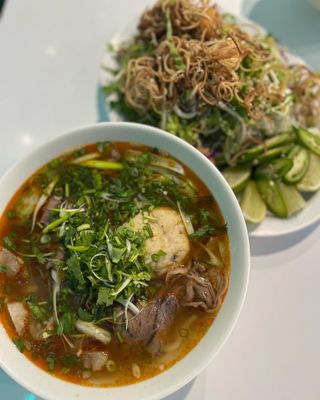 Pho Huong Lan by null