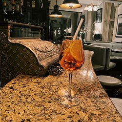 Little Giant - Jeden Donnerstag von 16 bis 22 Uhr Afterwork mit Special Cocktails.