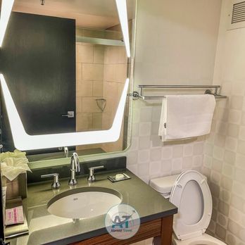 Wyndham Fort Smith - King Room Bathroom - Hotels Near Me - Fort Smith, Arkansas