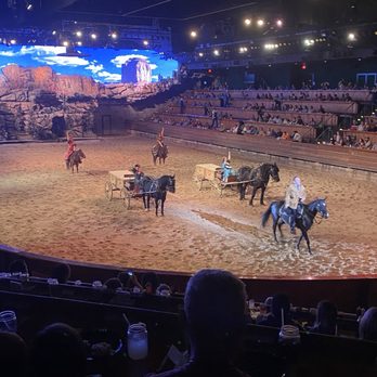 Dolly Parton's Stampede - Performing Arts Near Me - Pigeon Forge, Tennessee