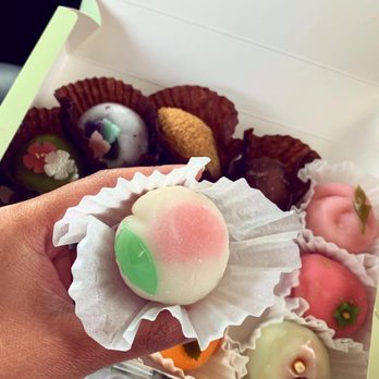 Chikara Mochi - Peach - Bakeries Near Me - Gardena, California