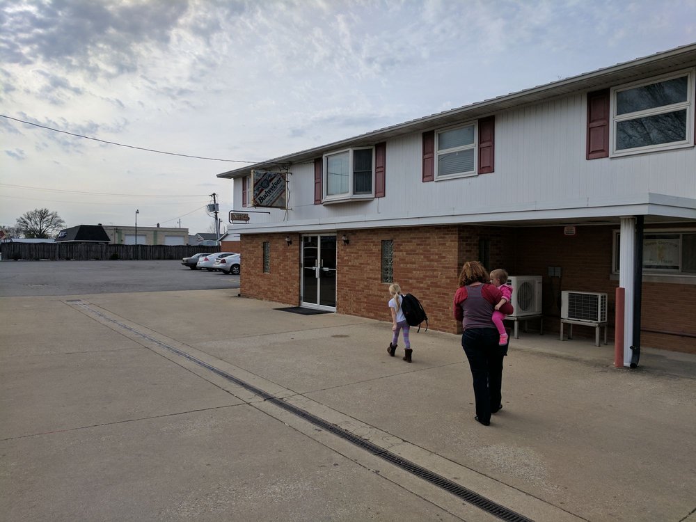 KNOTTY PINE INN Pizza 215 N 4th St, Breese, IL Restaurant Reviews